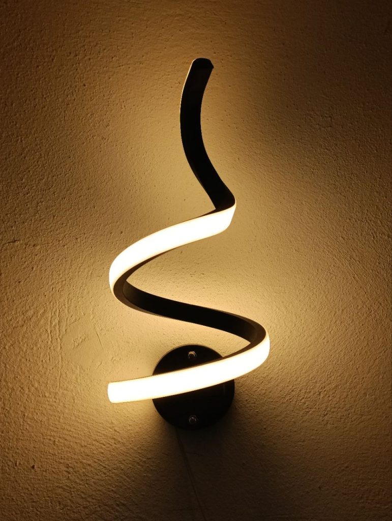 چراغ دیواری مدرن مدل پیچ LED